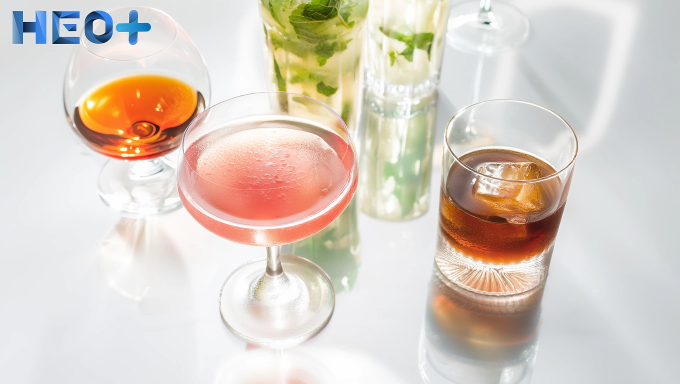 Алкогольные коктейли на столе